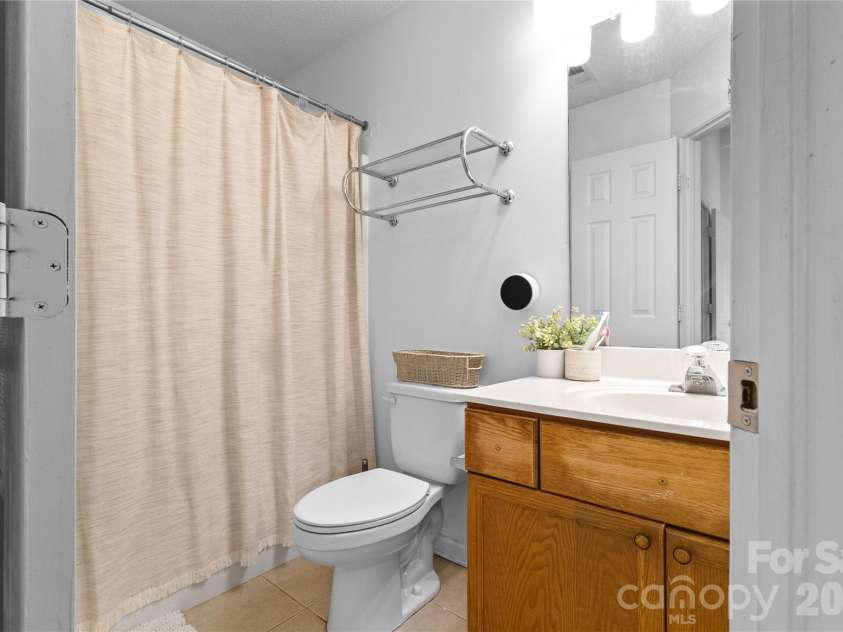 622 Emerald Cove Drive, Charlotte, NC 28262.  MLS# CAR4403048, YatesRealty ID 37726. 