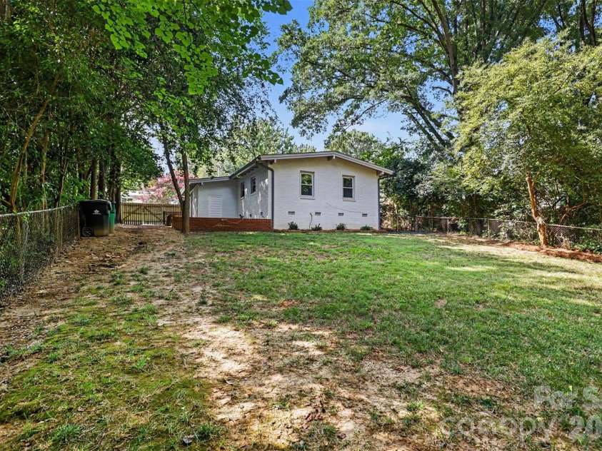 1338 Edgewater Drive, Charlotte, NC 28210.  MLS# CAR4401777, YatesRealty ID 37727. 