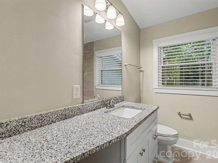 1338 Edgewater Drive, Charlotte, NC 28210.  MLS# CAR4401777, YatesRealty ID 37727. Hall Bath