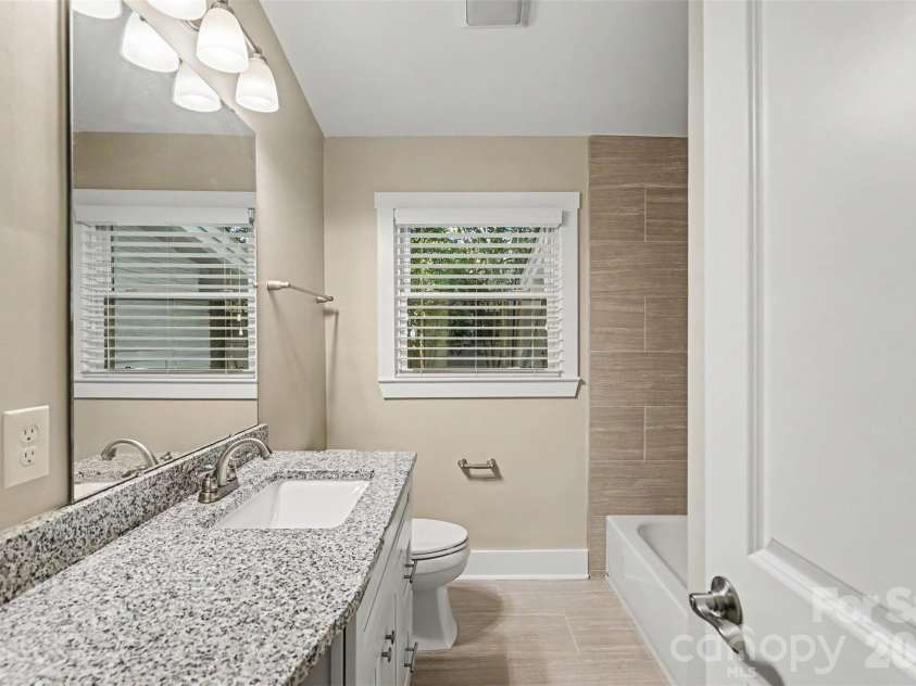 1338 Edgewater Drive, Charlotte, NC 28210.  MLS# CAR4401777, YatesRealty ID 37727. Hall Bath