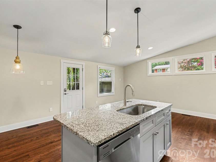 1338 Edgewater Drive, Charlotte, NC 28210.  MLS# CAR4401777, YatesRealty ID 37727. Kitchen Island
