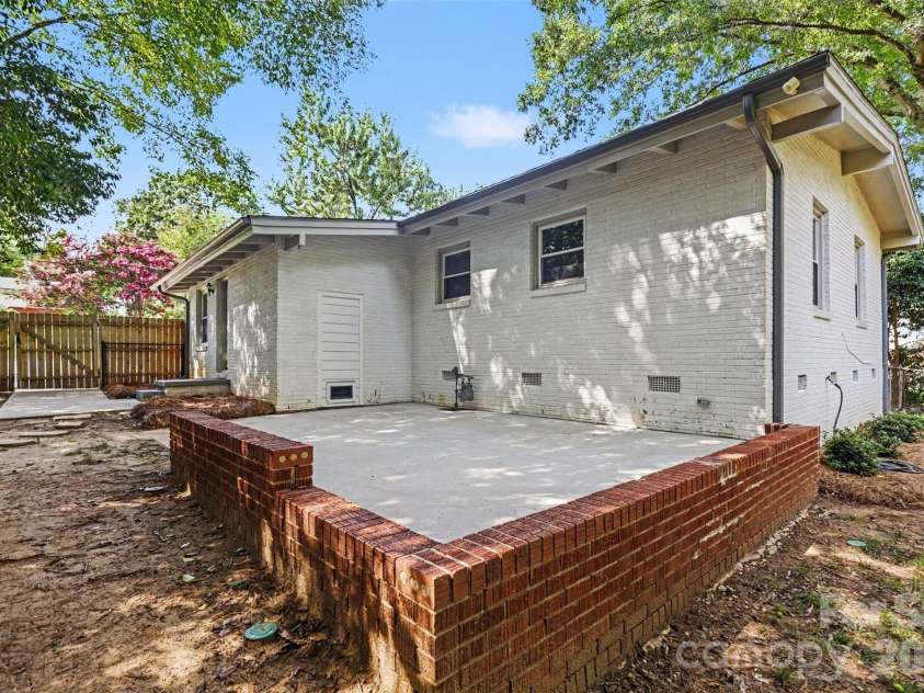 1338 Edgewater Drive, Charlotte, NC 28210.  MLS# CAR4401777, YatesRealty ID 37727. Outdoor Patio
