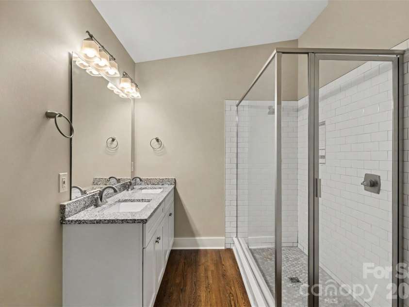 1338 Edgewater Drive, Charlotte, NC 28210.  MLS# CAR4401777, YatesRealty ID 37727. Primary Bath