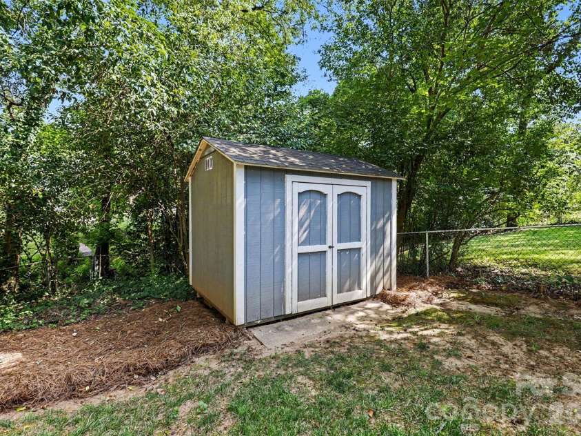 1338 Edgewater Drive, Charlotte, NC 28210.  MLS# CAR4401777, YatesRealty ID 37727. Shed