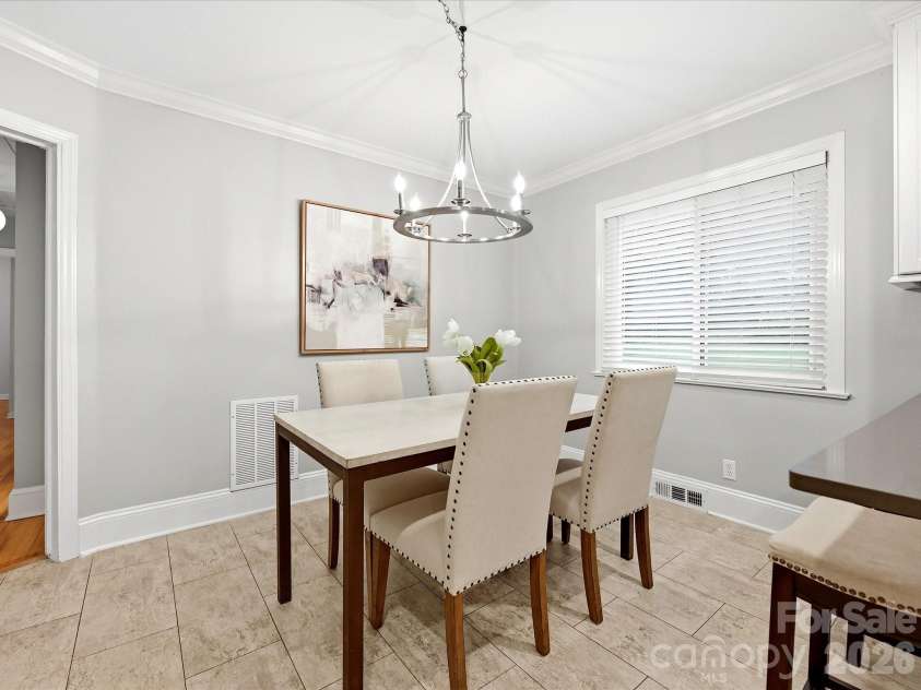 4318 Ruskin Drive, Charlotte, NC 28209.  MLS# CAR4403739, YatesRealty ID 37729. Dining