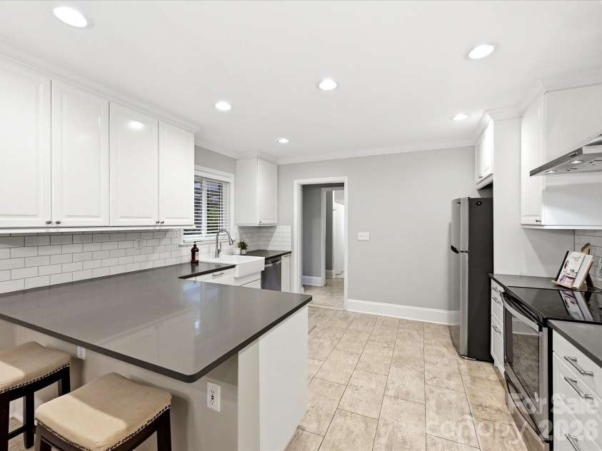 4318 Ruskin Drive, Charlotte, NC 28209.  MLS# CAR4403739, YatesRealty ID 37729. Kitchen