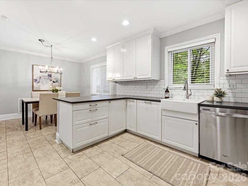 4318 Ruskin Drive, Charlotte, NC 28209.  MLS# CAR4403739, YatesRealty ID 37729. Kitchen/Dining
