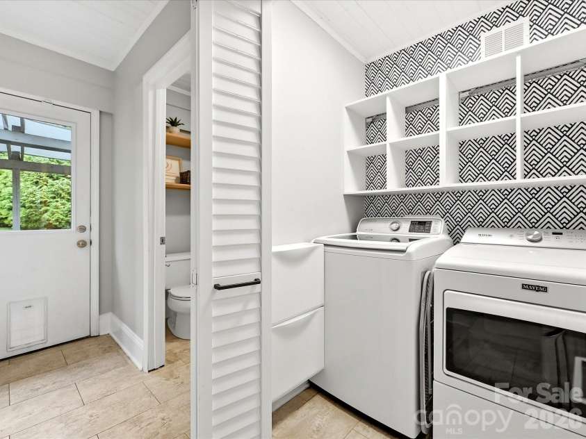 4318 Ruskin Drive, Charlotte, NC 28209.  MLS# CAR4403739, YatesRealty ID 37729. Laundry