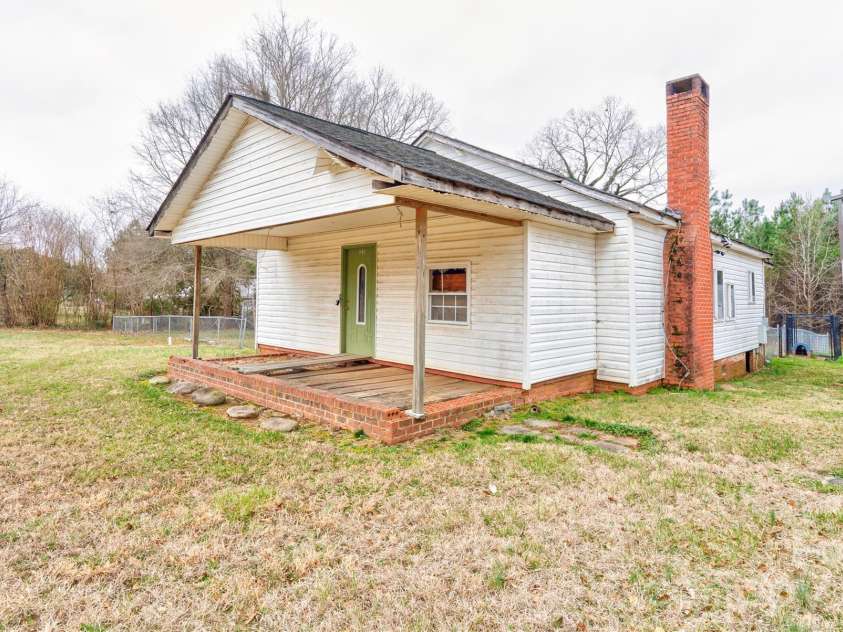 125 Church View Drive, Lawndale, NC 28090.  MLS# CAR4353387, YatesRealty ID 3773. Front Right