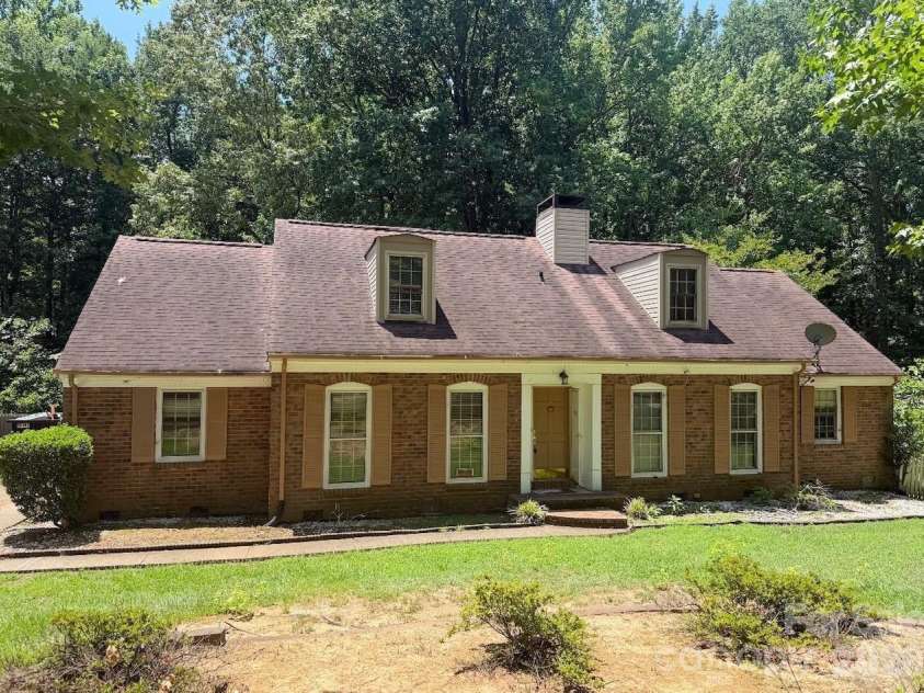 9112 Hinson Drive, Matthews, NC 28105.  MLS# CAR4404037, YatesRealty ID 37730. 