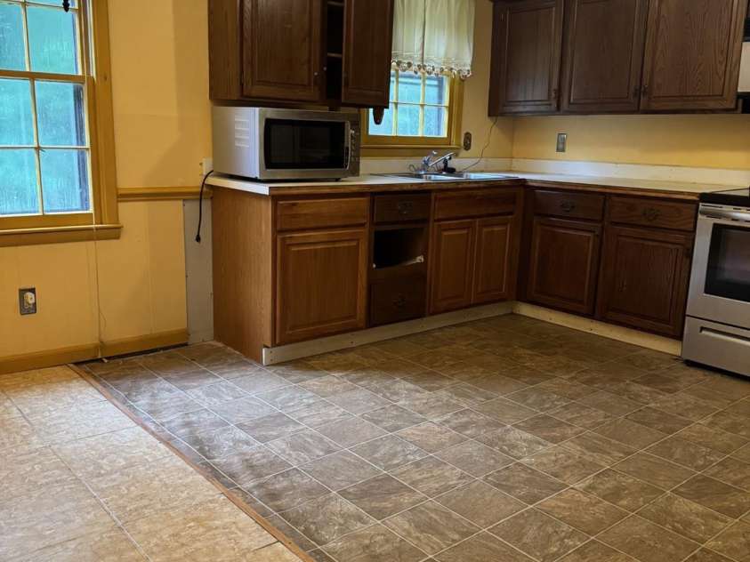 9112 Hinson Drive, Matthews, NC 28105.  MLS# CAR4404037, YatesRealty ID 37730. 