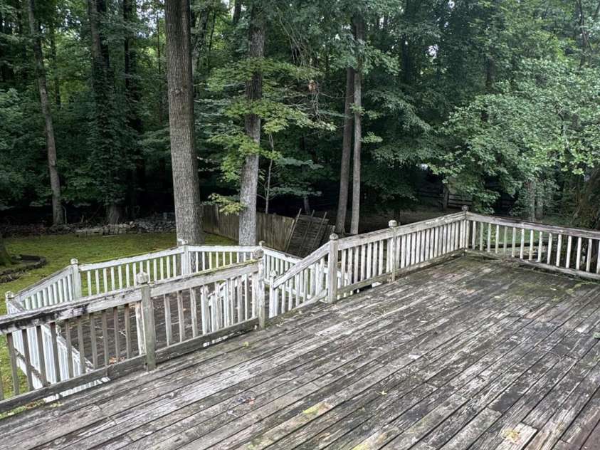 9112 Hinson Drive, Matthews, NC 28105.  MLS# CAR4404037, YatesRealty ID 37730. 