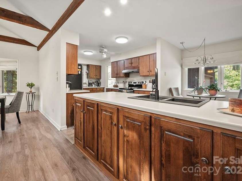 643 Mountain View Drive, Columbus, NC 28722.  MLS# CAR4300401, YatesRealty ID 37731. 