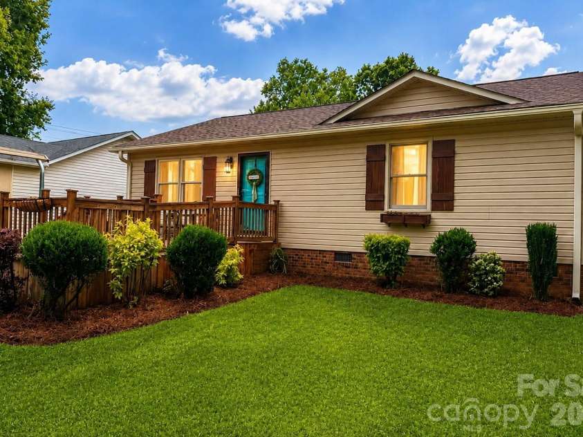 201-A Ewing Drive, Belmont, NC 28012.  MLS# CAR4403025, YatesRealty ID 37732. 