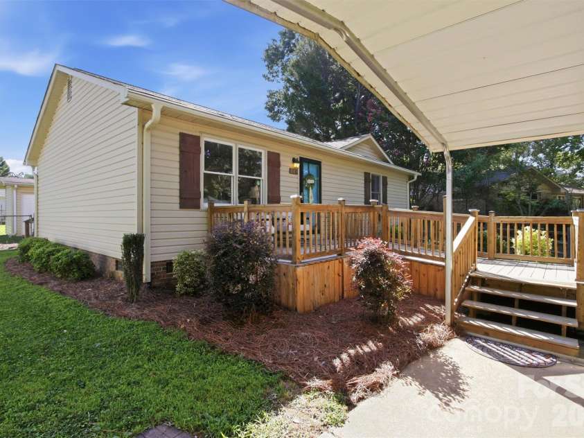 201-A Ewing Drive, Belmont, NC 28012.  MLS# CAR4403025, YatesRealty ID 37732. 
