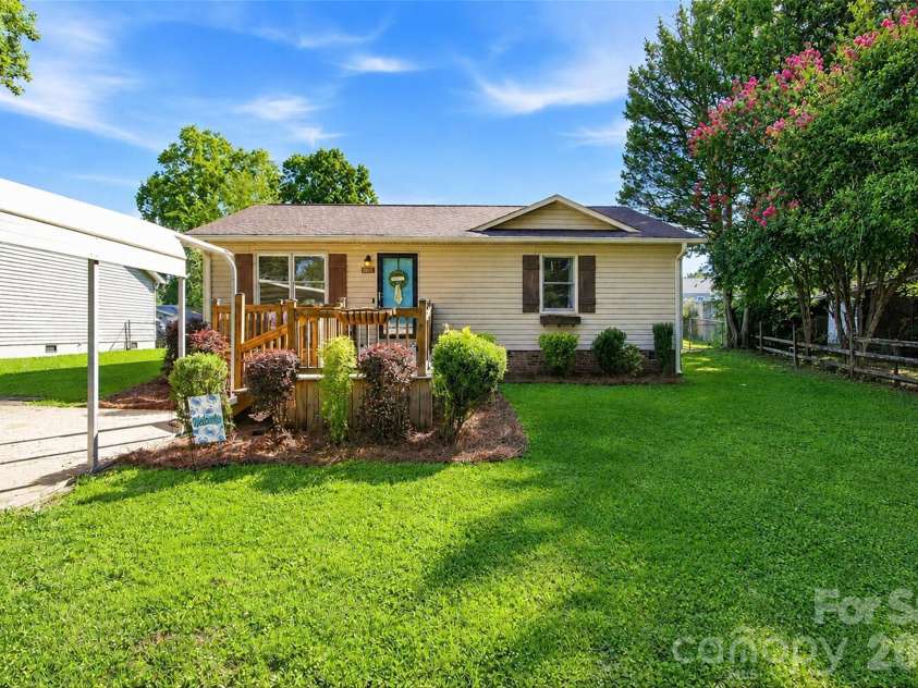 201-A Ewing Drive, Belmont, NC 28012.  MLS# CAR4403025, YatesRealty ID 37732. 