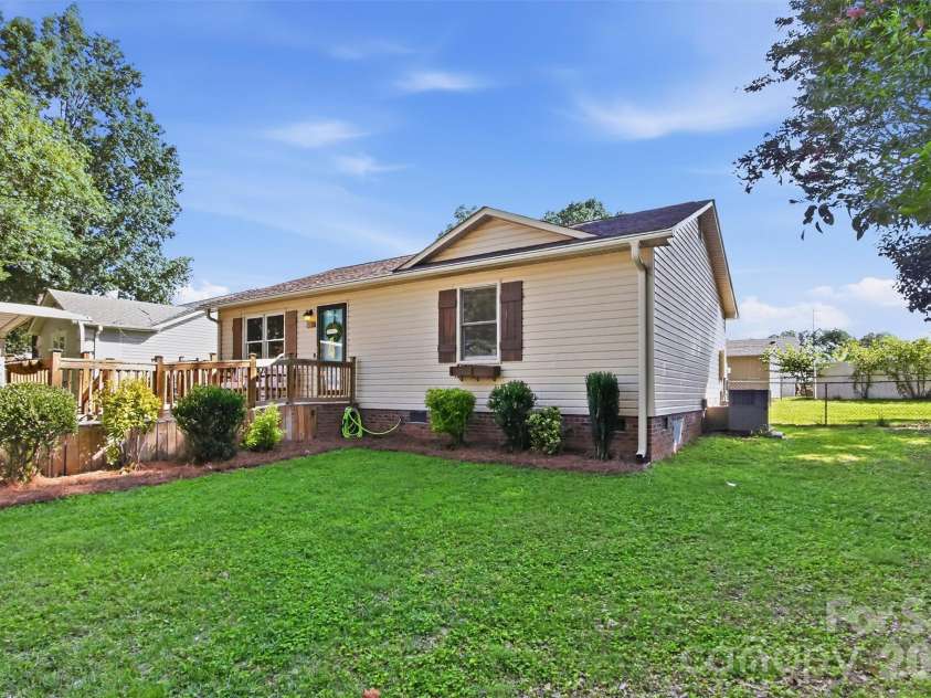201-A Ewing Drive, Belmont, NC 28012.  MLS# CAR4403025, YatesRealty ID 37732. 