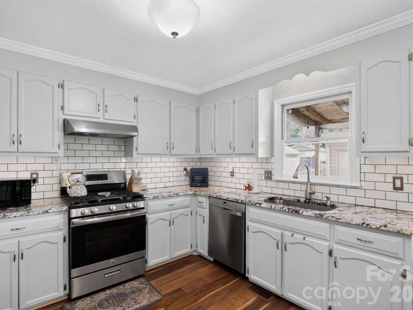 201-A Ewing Drive, Belmont, NC 28012.  MLS# CAR4403025, YatesRealty ID 37732. 