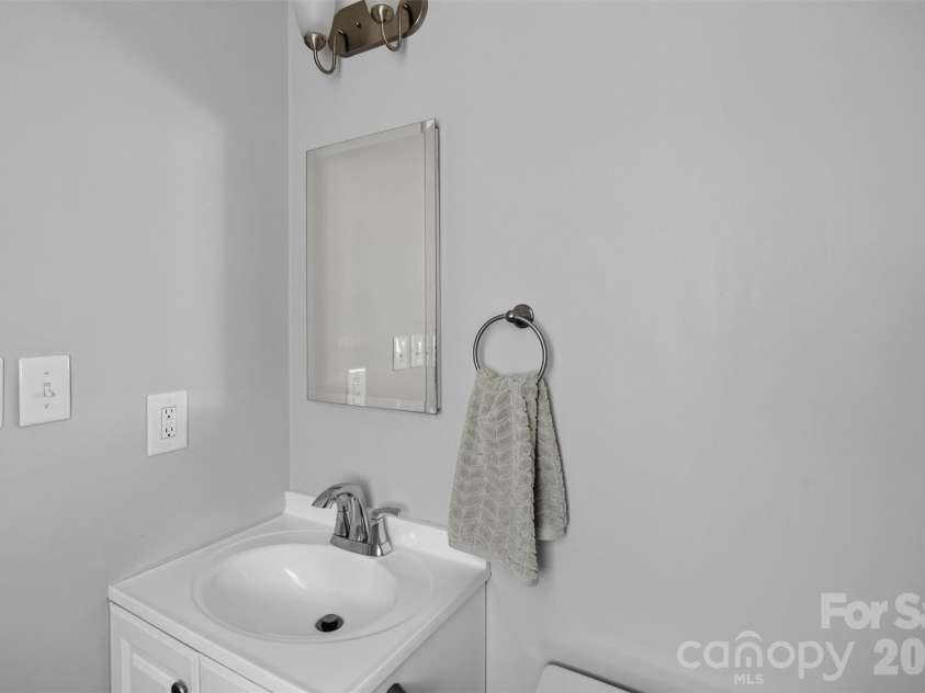 201-A Ewing Drive, Belmont, NC 28012.  MLS# CAR4403025, YatesRealty ID 37732. 
