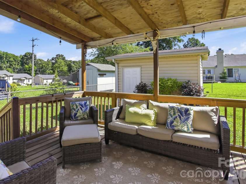 201-A Ewing Drive, Belmont, NC 28012.  MLS# CAR4403025, YatesRealty ID 37732. 
