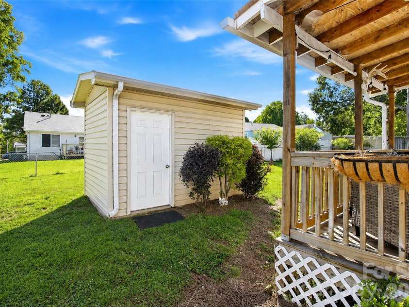 201-A Ewing Drive, Belmont, NC 28012.  MLS# CAR4403025, YatesRealty ID 37732. 