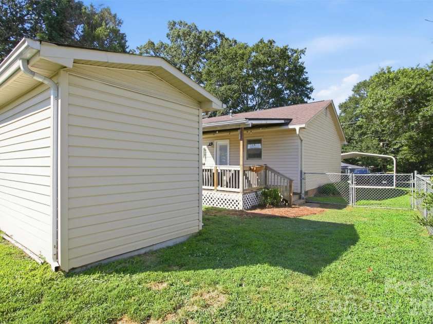 201-A Ewing Drive, Belmont, NC 28012.  MLS# CAR4403025, YatesRealty ID 37732. 