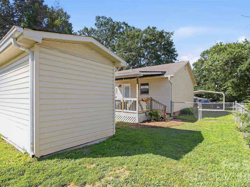 201-A Ewing Drive, Belmont, NC 28012.  MLS# CAR4403025, YatesRealty ID 37732. 