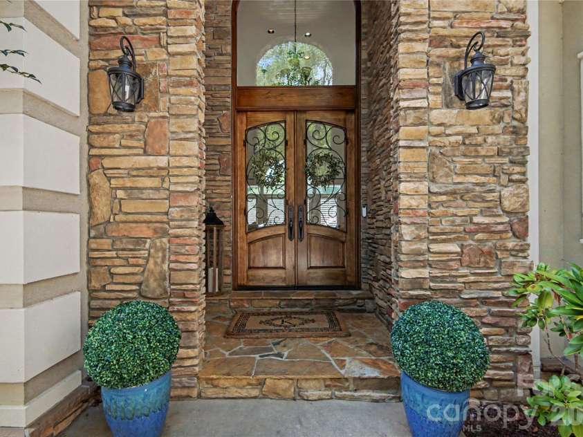 21300 Blakely Shores Drive, Cornelius, NC 28031.  MLS# CAR4404238, YatesRealty ID 37733. 