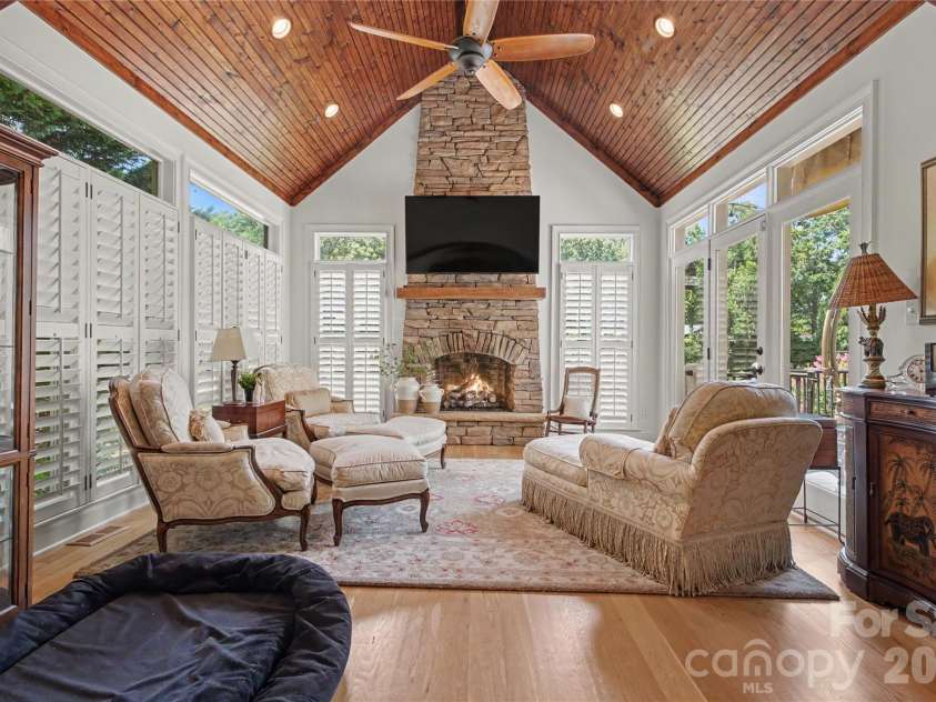 21300 Blakely Shores Drive, Cornelius, NC 28031.  MLS# CAR4404238, YatesRealty ID 37733. 