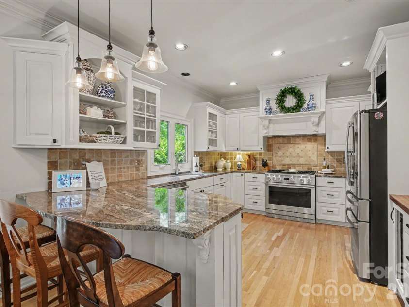 21300 Blakely Shores Drive, Cornelius, NC 28031.  MLS# CAR4404238, YatesRealty ID 37733. 