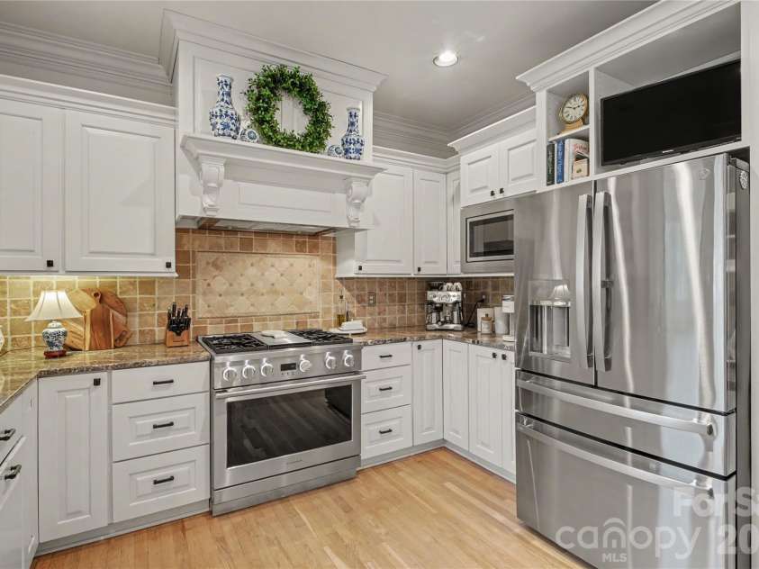 21300 Blakely Shores Drive, Cornelius, NC 28031.  MLS# CAR4404238, YatesRealty ID 37733. 