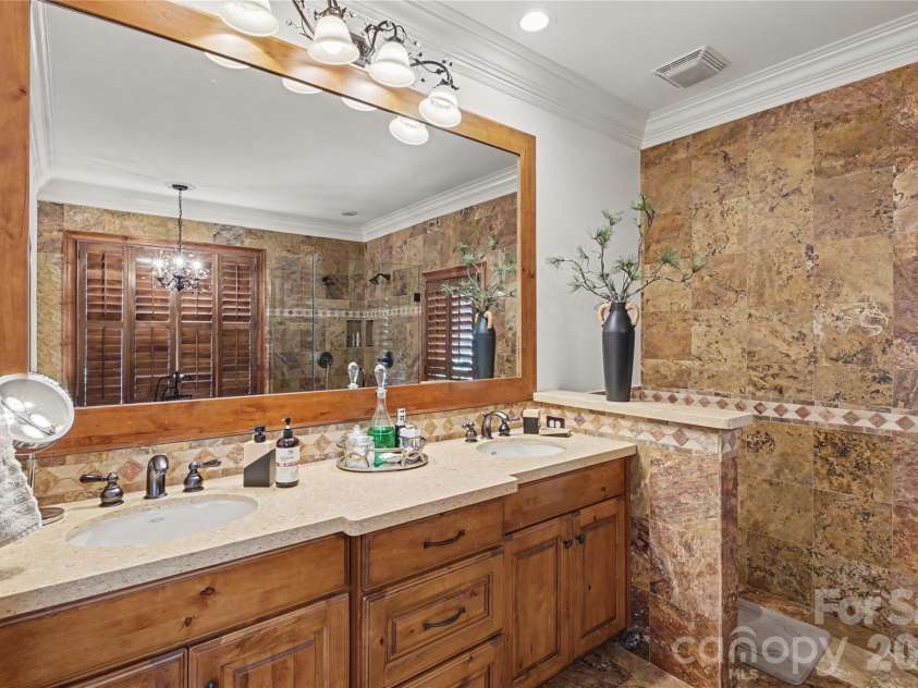 21300 Blakely Shores Drive, Cornelius, NC 28031.  MLS# CAR4404238, YatesRealty ID 37733. 