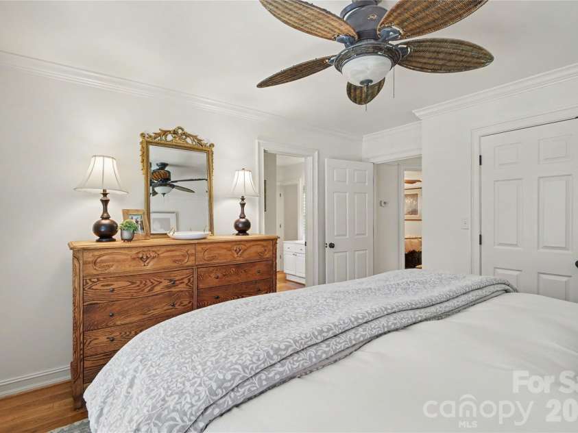 21300 Blakely Shores Drive, Cornelius, NC 28031.  MLS# CAR4404238, YatesRealty ID 37733. 