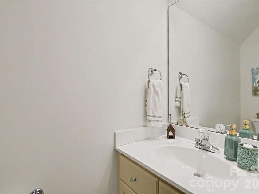 21300 Blakely Shores Drive, Cornelius, NC 28031.  MLS# CAR4404238, YatesRealty ID 37733. 