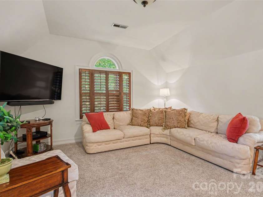 21300 Blakely Shores Drive, Cornelius, NC 28031.  MLS# CAR4404238, YatesRealty ID 37733. 