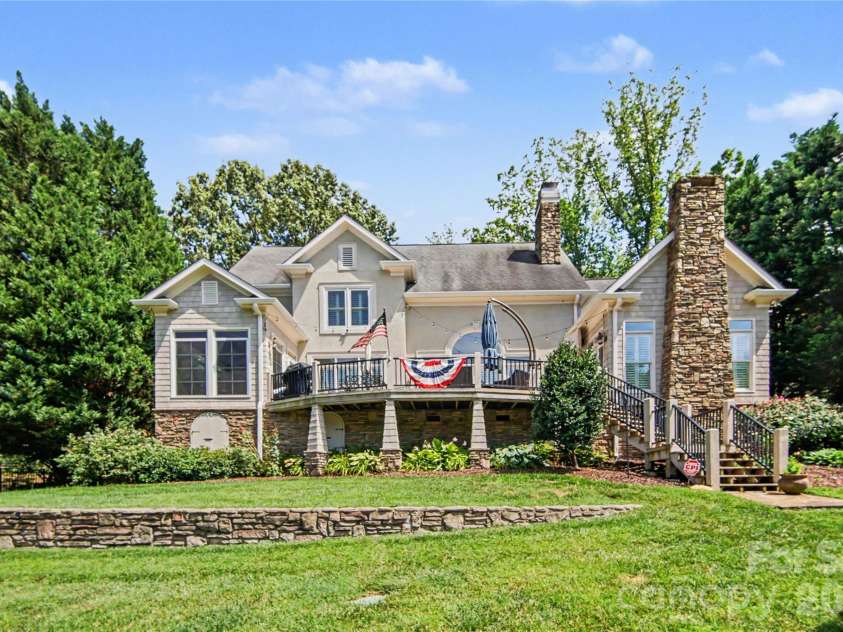 21300 Blakely Shores Drive, Cornelius, NC 28031.  MLS# CAR4404238, YatesRealty ID 37733. 