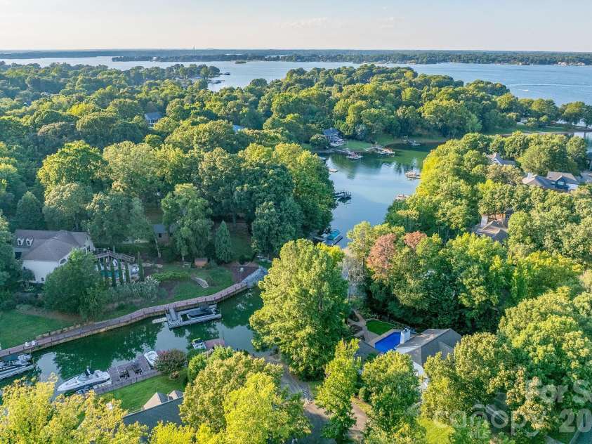 21300 Blakely Shores Drive, Cornelius, NC 28031.  MLS# CAR4416103, YatesRealty ID 37733. Cove opens to main Channel