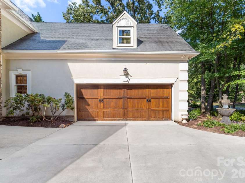 21300 Blakely Shores Drive, Cornelius, NC 28031.  MLS# CAR4416103, YatesRealty ID 37733. Double garage