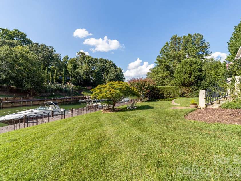 21300 Blakely Shores Drive, Cornelius, NC 28031.  MLS# CAR4416103, YatesRealty ID 37733. Gated back yard