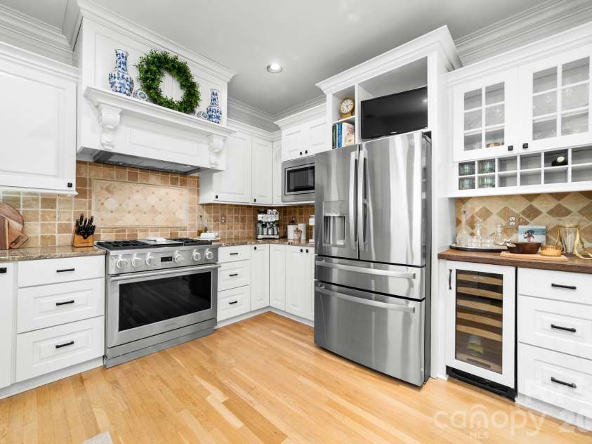 21300 Blakely Shores Drive, Cornelius, NC 28031.  MLS# CAR4416103, YatesRealty ID 37733. GE Monogram appliances and beverage fridge