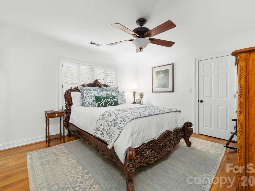 21300 Blakely Shores Drive, Cornelius, NC 28031.  MLS# CAR4416103, YatesRealty ID 37733. Second floor bedroom
