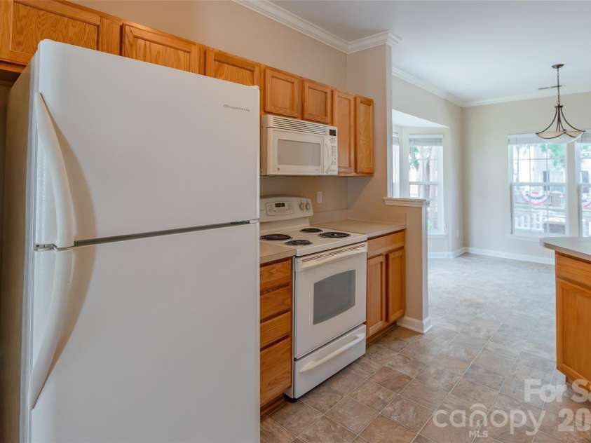 856 Dillard Road, Rock Hill, SC 29730.  MLS# CAR4404425, YatesRealty ID 37737. Fridge remains