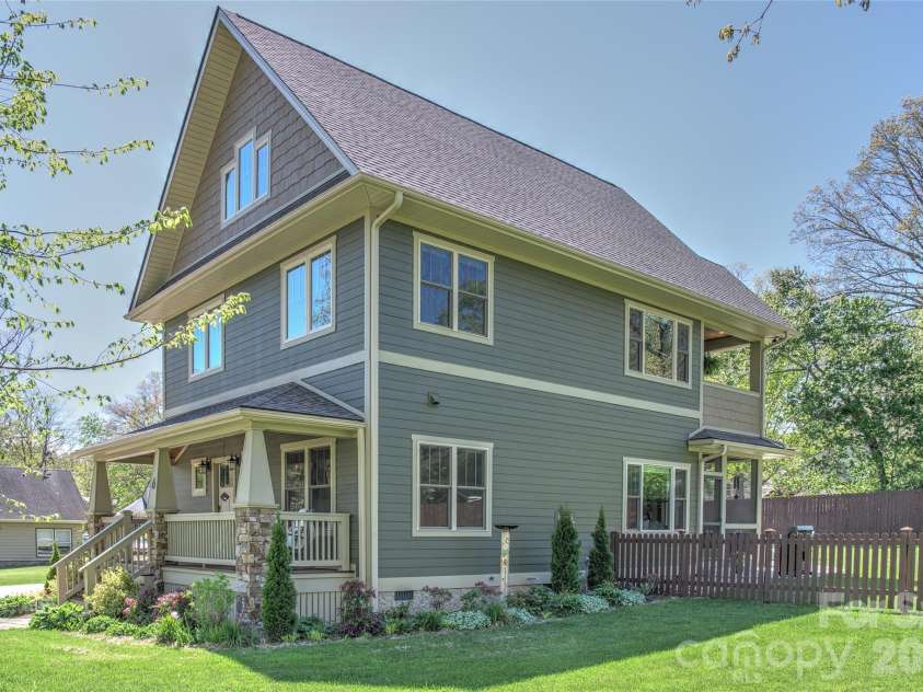 6 Hamlet Street, Black Mountain, NC 28711.  MLS# CAR4402819, YatesRealty ID 37738. 