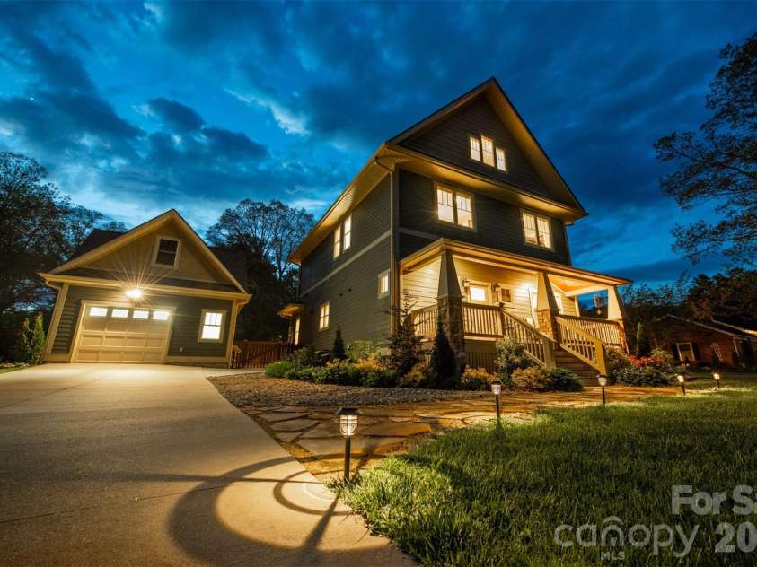 6 Hamlet Street, Black Mountain, NC 28711.  MLS# CAR4402819, YatesRealty ID 37738. 