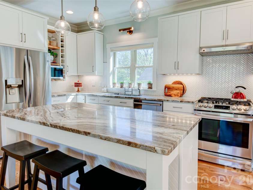 6 Hamlet Street, Black Mountain, NC 28711.  MLS# CAR4402819, YatesRealty ID 37738. 