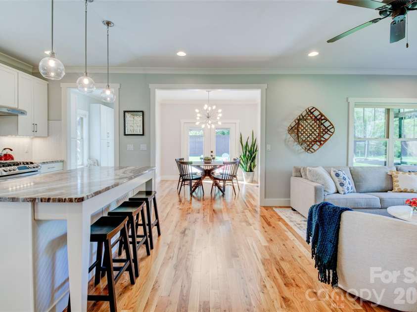 6 Hamlet Street, Black Mountain, NC 28711.  MLS# CAR4402819, YatesRealty ID 37738. 