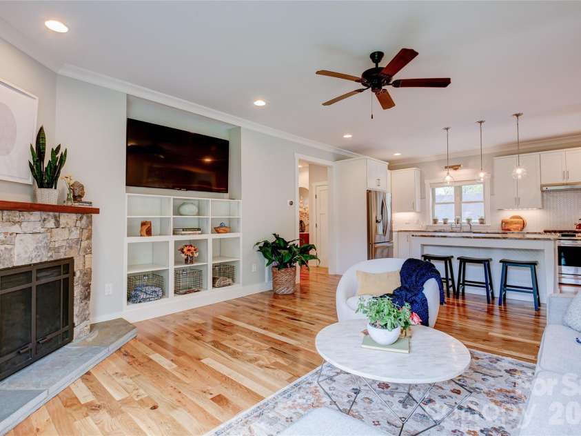 6 Hamlet Street, Black Mountain, NC 28711.  MLS# CAR4402819, YatesRealty ID 37738. 