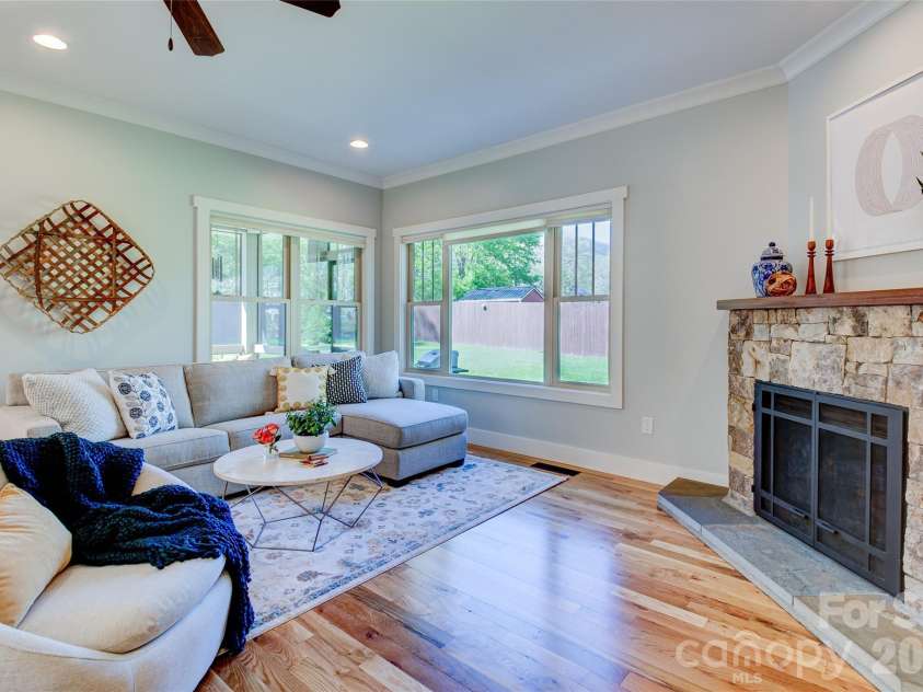 6 Hamlet Street, Black Mountain, NC 28711.  MLS# CAR4402819, YatesRealty ID 37738. 