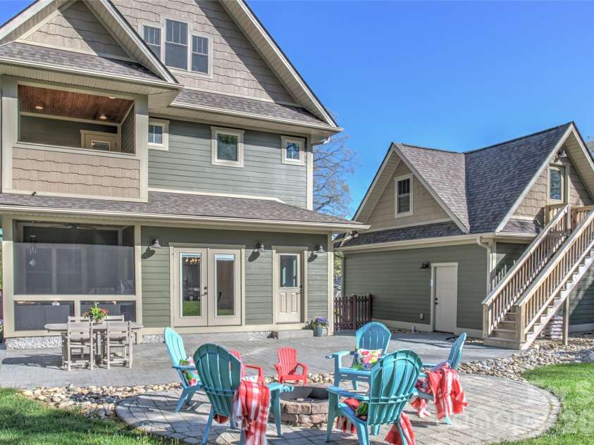 6 Hamlet Street, Black Mountain, NC 28711.  MLS# CAR4402819, YatesRealty ID 37738. 