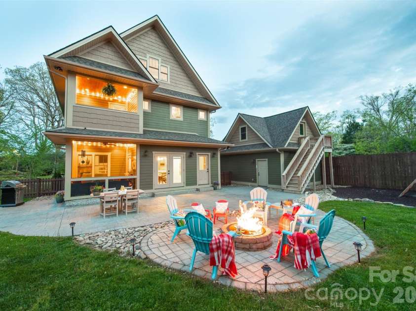 6 Hamlet Street, Black Mountain, NC 28711.  MLS# CAR4402819, YatesRealty ID 37738. 